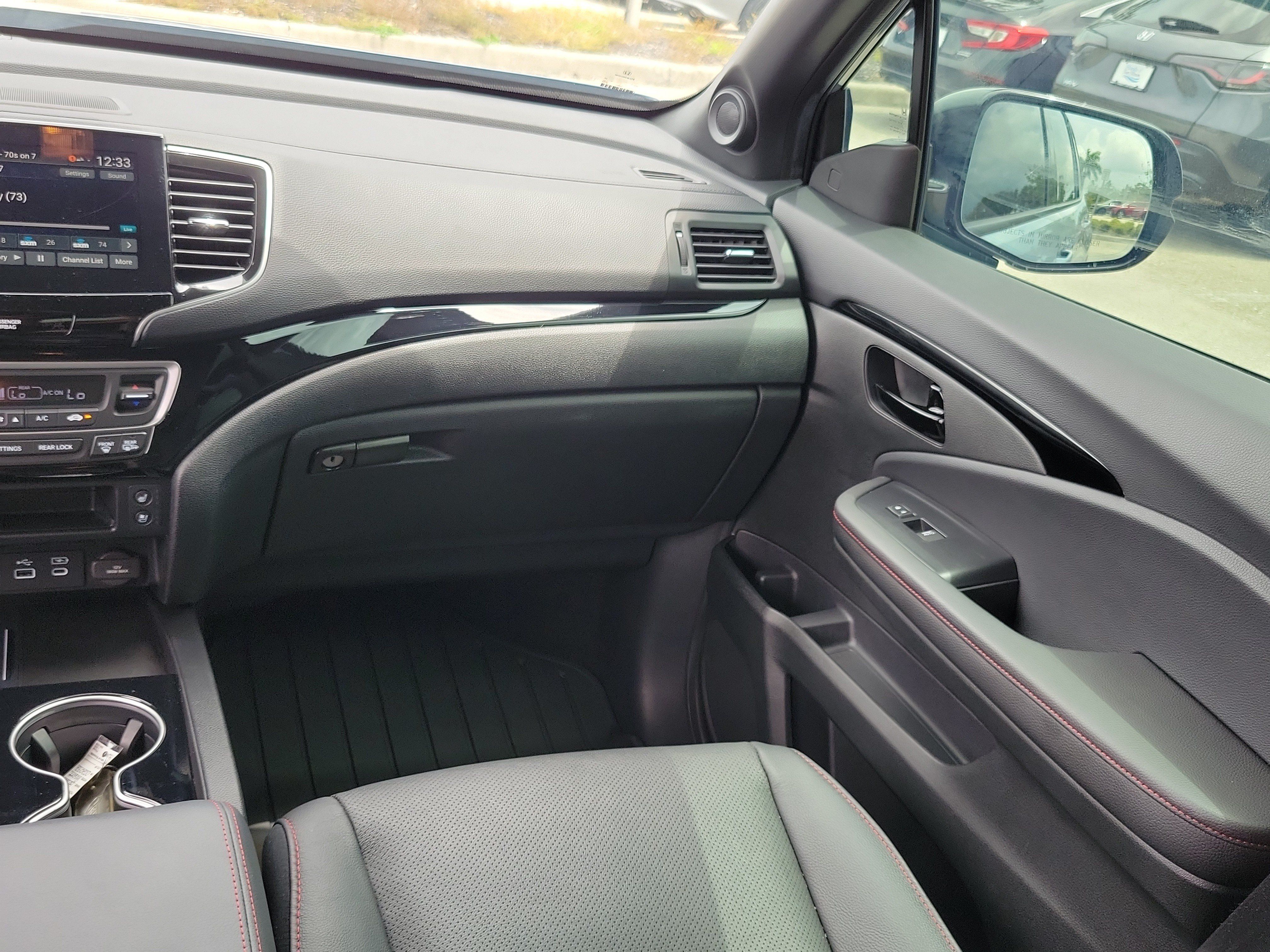 Used 2025 Honda Passport Black Edition image 23