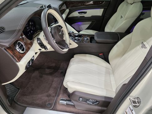 Used 2023 Bentley Bentayga image 6