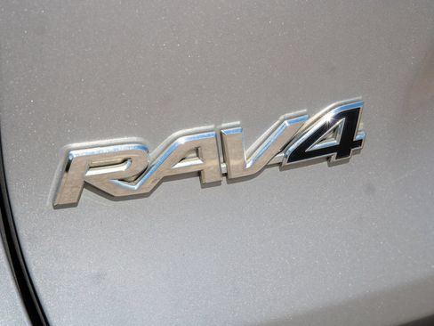 Used 2020 Toyota RAV4 XLE Premium FWD image 42