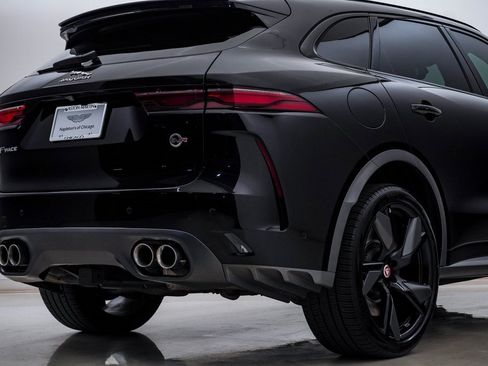 Used 2021 Jaguar F-PACE SVR image 12