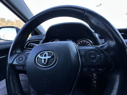 Used 2019 Toyota Camry SE image 18