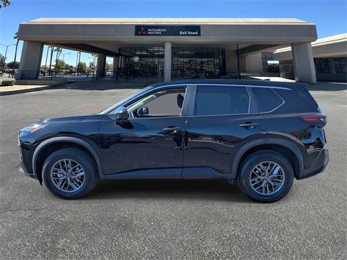 Used 2023 Nissan Rogue S image 2