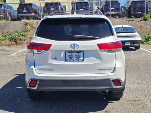 Used 2017 Toyota Highlander Limited AWD/4WD image 6