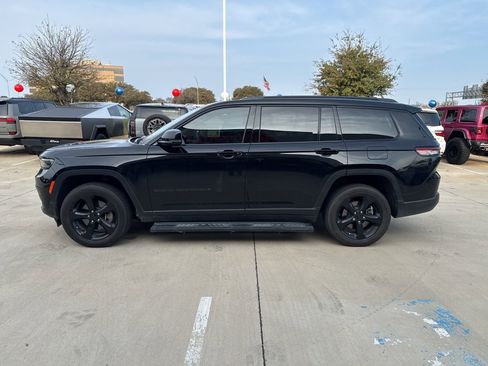 Used 2023 Jeep Grand Cherokee L Laredo image 3