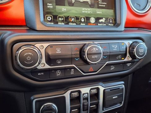 Used 2018 Jeep Wrangler Unlimited Rubicon w/ Dual Top Group image 9