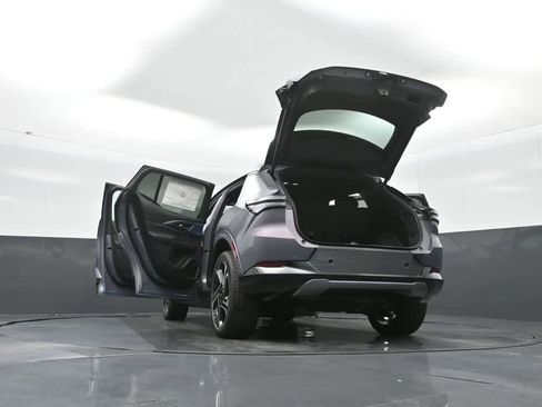 New 2026 Chevrolet Equinox EV LT image 32