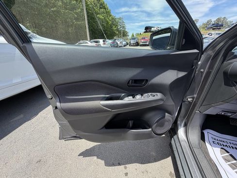 Used 2020 Nissan Kicks S FWD image 9