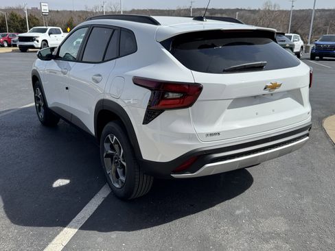 New 2026 Chevrolet Trax LT image 3