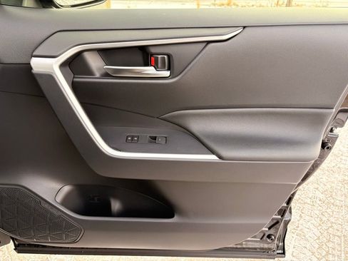 Used 2025 Toyota RAV4 XLE image 31