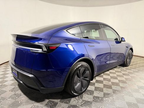 Used 2026 Tesla Model Y 2WD image 7