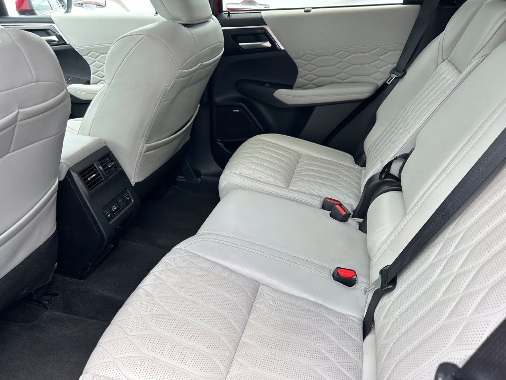 Used 2025 Mitsubishi Outlander SEL AWD/4WD image 17