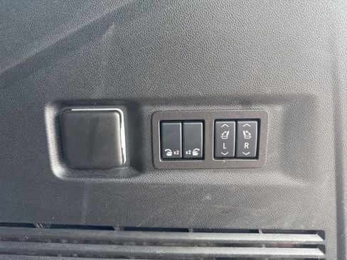 Used 2025 GMC Yukon Denali AWD/4WD image 31