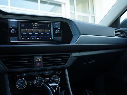 Used 2024 Volkswagen Jetta SE image 20