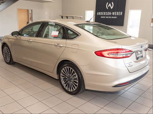 Used 2017 Ford Fusion SE w/ Fusion SE Technology Package image 19