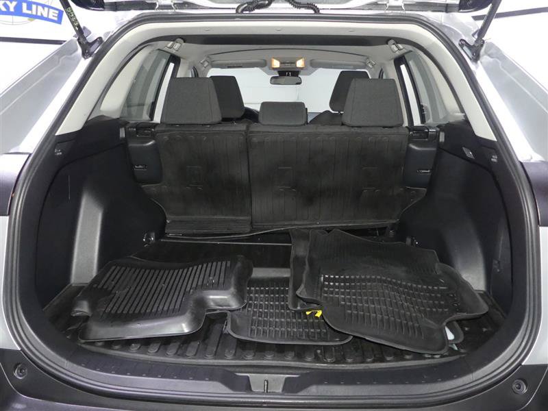 Used 2021 Toyota RAV4 LE AWD/4WD image 9