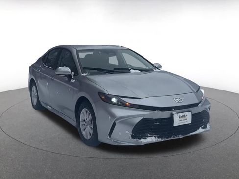 Used 2025 Toyota Camry LE image 3