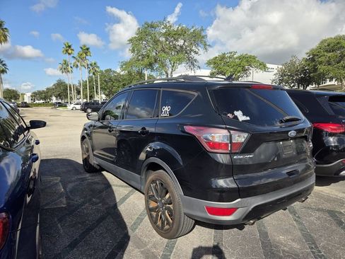 Used 2018 Ford Escape SE w/ SE Sport Appearance Package FWD image 4