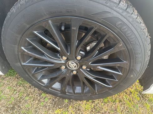 Used 2020 Toyota Camry SE image 4