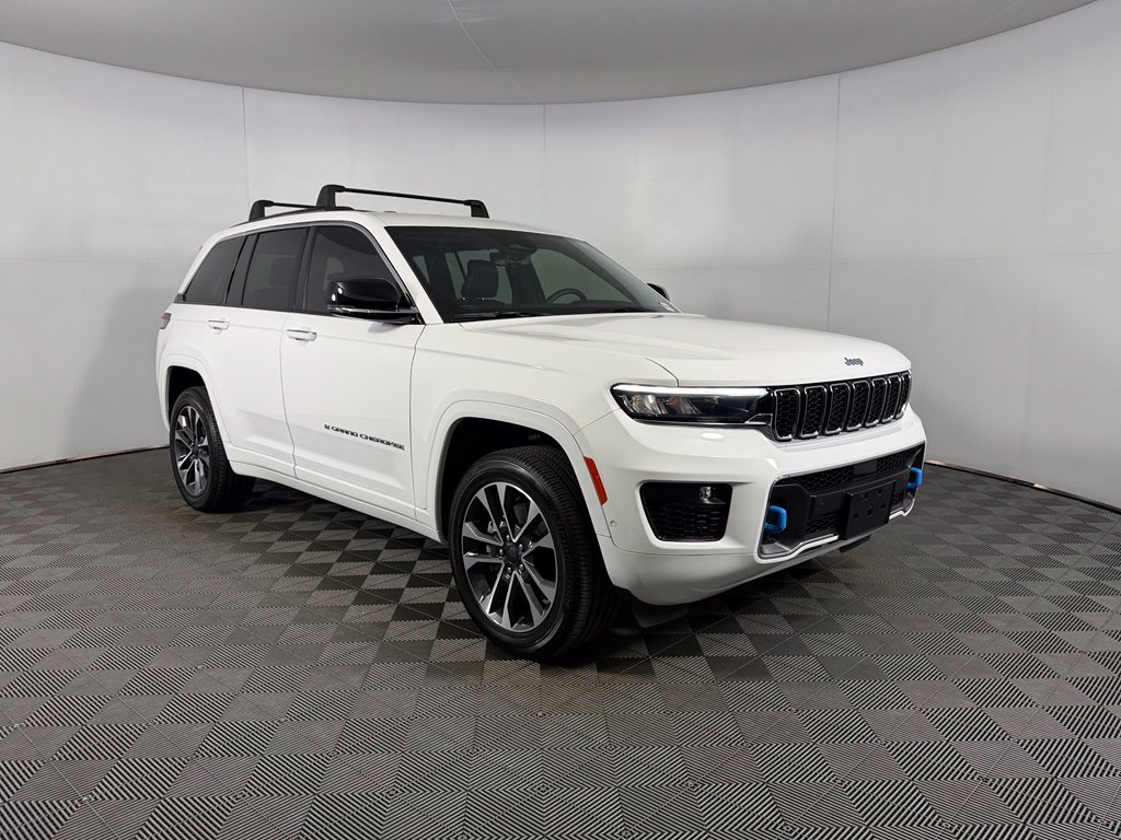Used 2023 Jeep Grand Cherokee Overland w/ Luxury Tech Group IV AWD/4WD image 4