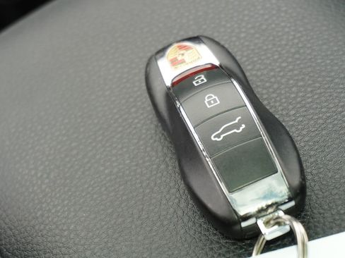 Used 2023 Porsche Macan AWD/4WD image 24