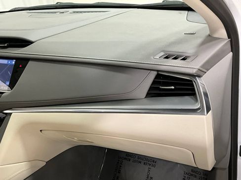 Used 2023 Cadillac XT5 Premium Luxury AWD/4WD image 17