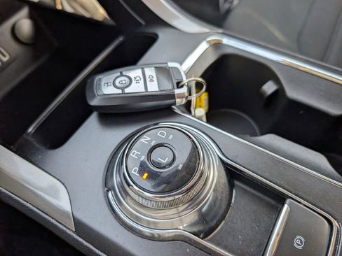 Used 2019 Ford Fusion SE image 25