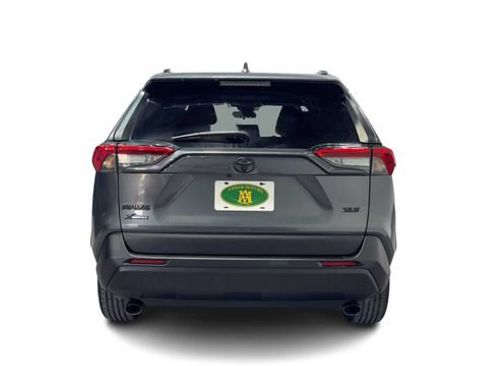 Used 2021 Toyota RAV4 XLE FWD image 3