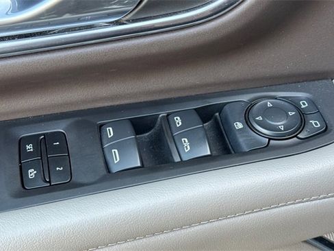 Used 2024 Chevrolet Suburban LT image 12