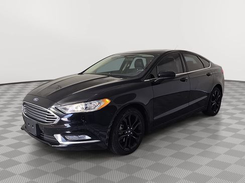 Used 2018 Ford Fusion SE w/ Equipment Group 201A FWD image 4