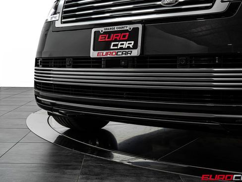 Used 2025 Land Rover Range Rover SV AWD/4WD image 11