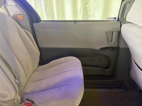 Used 2013 Toyota Sienna LE FWD image 9