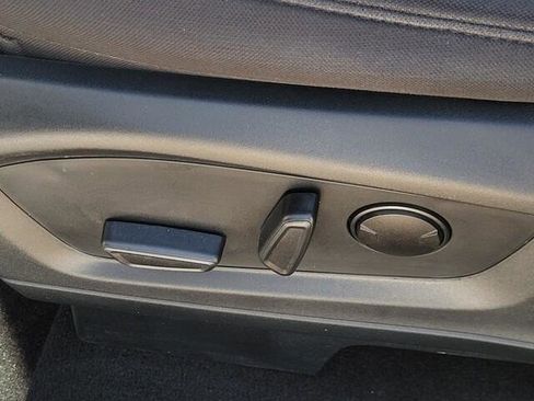 Used 2020 Ford Explorer XLT image 29