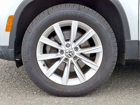 Used 2017 Volkswagen Tiguan Limited w/ Premium Package AWD/4WD image 8