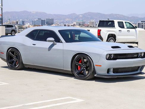 Used 2022 Dodge Challenger SRT Hellcat w/ Plus Package RWD image 3