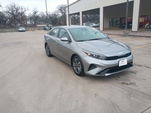 Used 2024 Kia Forte LXS image 6