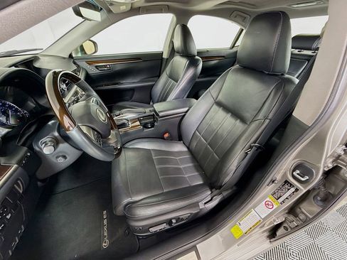 Used 2018 Lexus ES 350 w/ Ultra Luxury Package FWD image 22