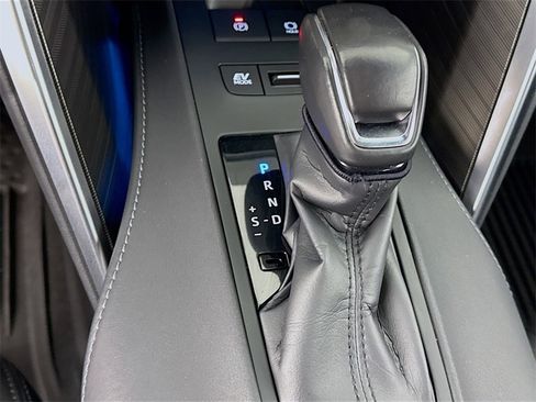 Used 2023 Toyota Venza XLE image 18