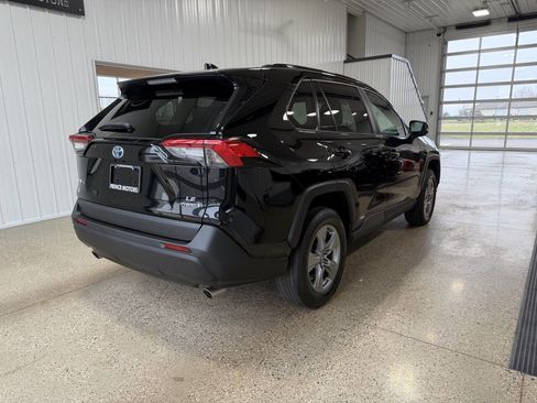 Used 2022 Toyota RAV4 LE image 3