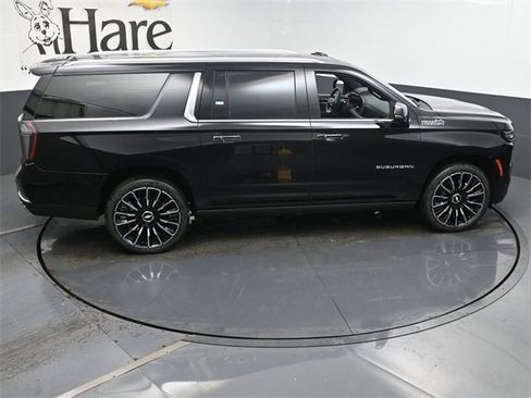 New 2026 Chevrolet Suburban High Country w/ LPO, Illumination Package image 18