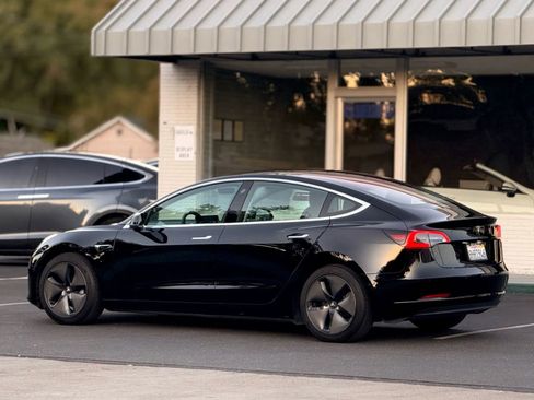 Used 2018 Tesla Model 3 Mid Range image 7