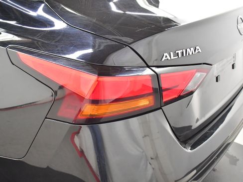 Used 2025 Nissan Altima 2.5 SV FWD image 30