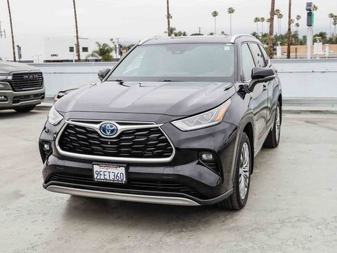 Used 2023 Toyota Highlander Platinum AWD/4WD image 4