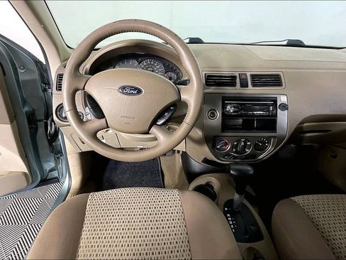 Used 2005 Ford Focus ZX4 Sedan FWD image 6