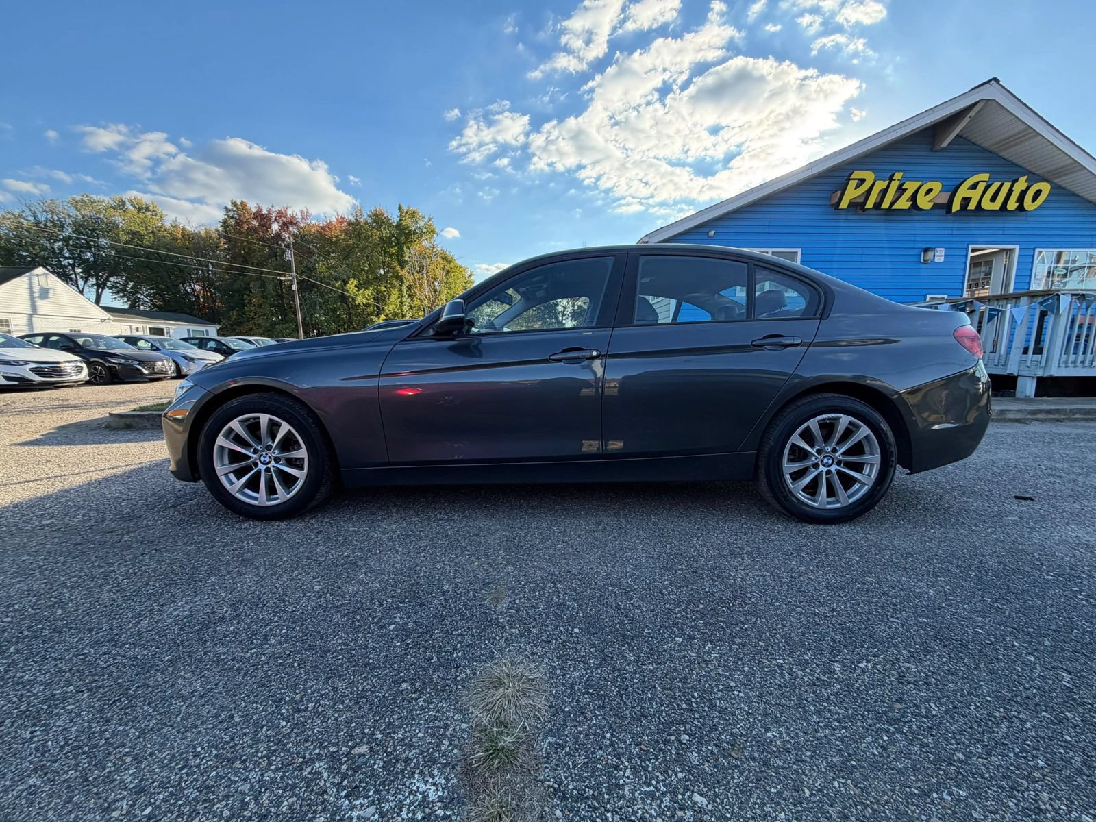 Used 2017 BMW 320i xDrive Sedan w/ Driver Assistance Package AWD/4WD image 2