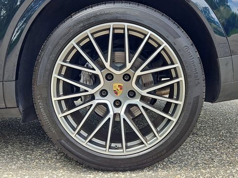 Certified 2023 Porsche Cayenne Platinum Edition AWD/4WD image 11