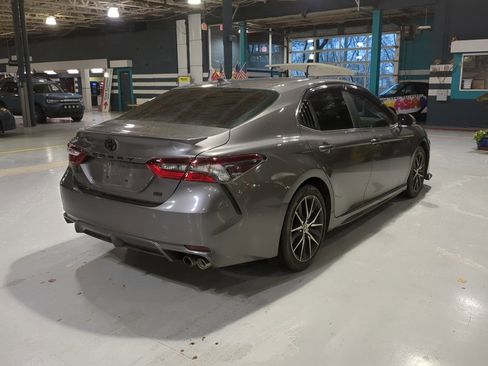 Used 2021 Toyota Camry SE image 7