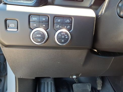 Used 2024 GMC Sierra 1500 AT4 w/ Technology Package AWD/4WD image 17