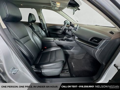 Used 2023 Nissan Rogue SV w/ SV Premium B Package FWD image 27