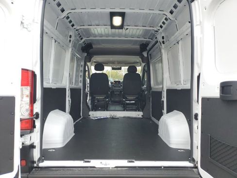 New 2025 RAM ProMaster 1500 w/ Quick Order Package 22G SLT image 11