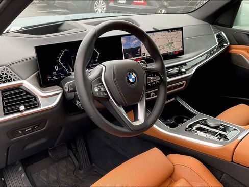 Used 2025 BMW X5 xDrive40i w/ Parking Assistance Package image 13